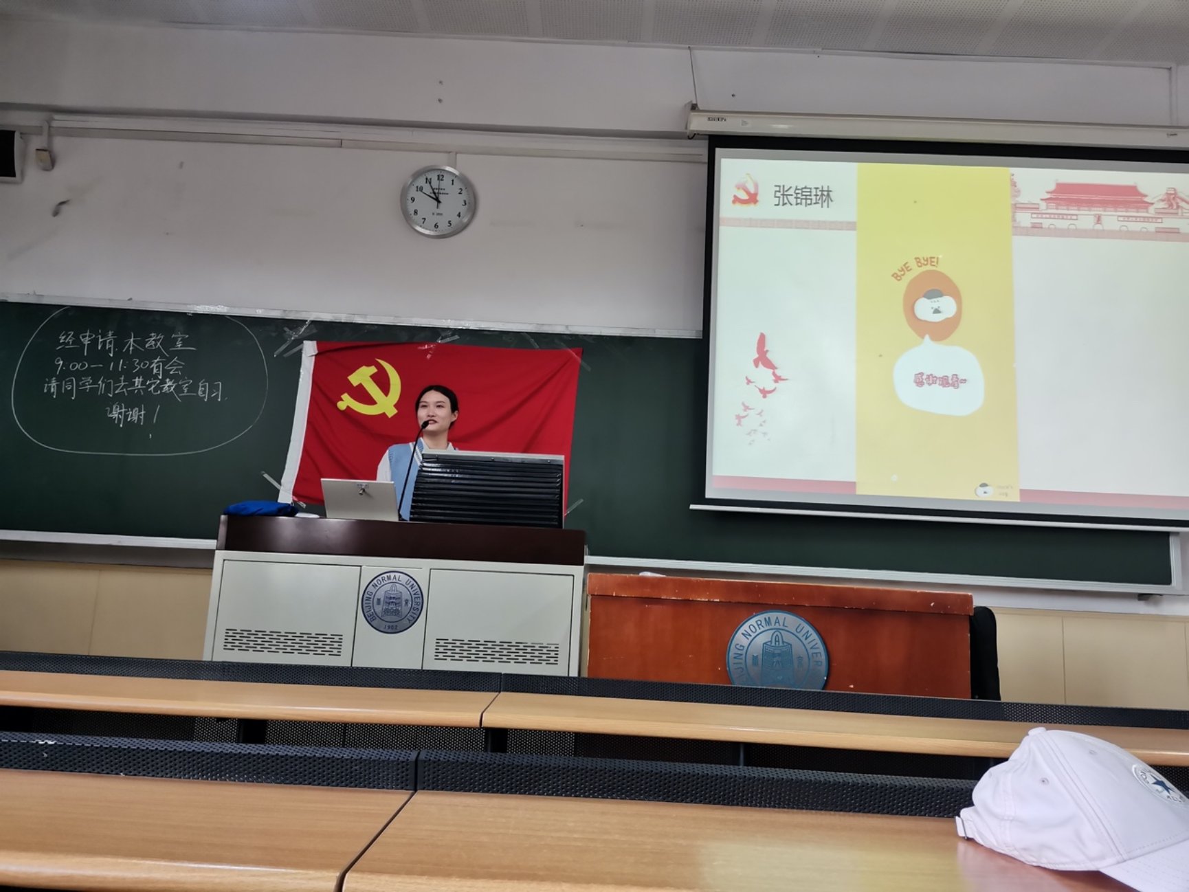 厨房的柜子上

中度可信度描述已自动生成